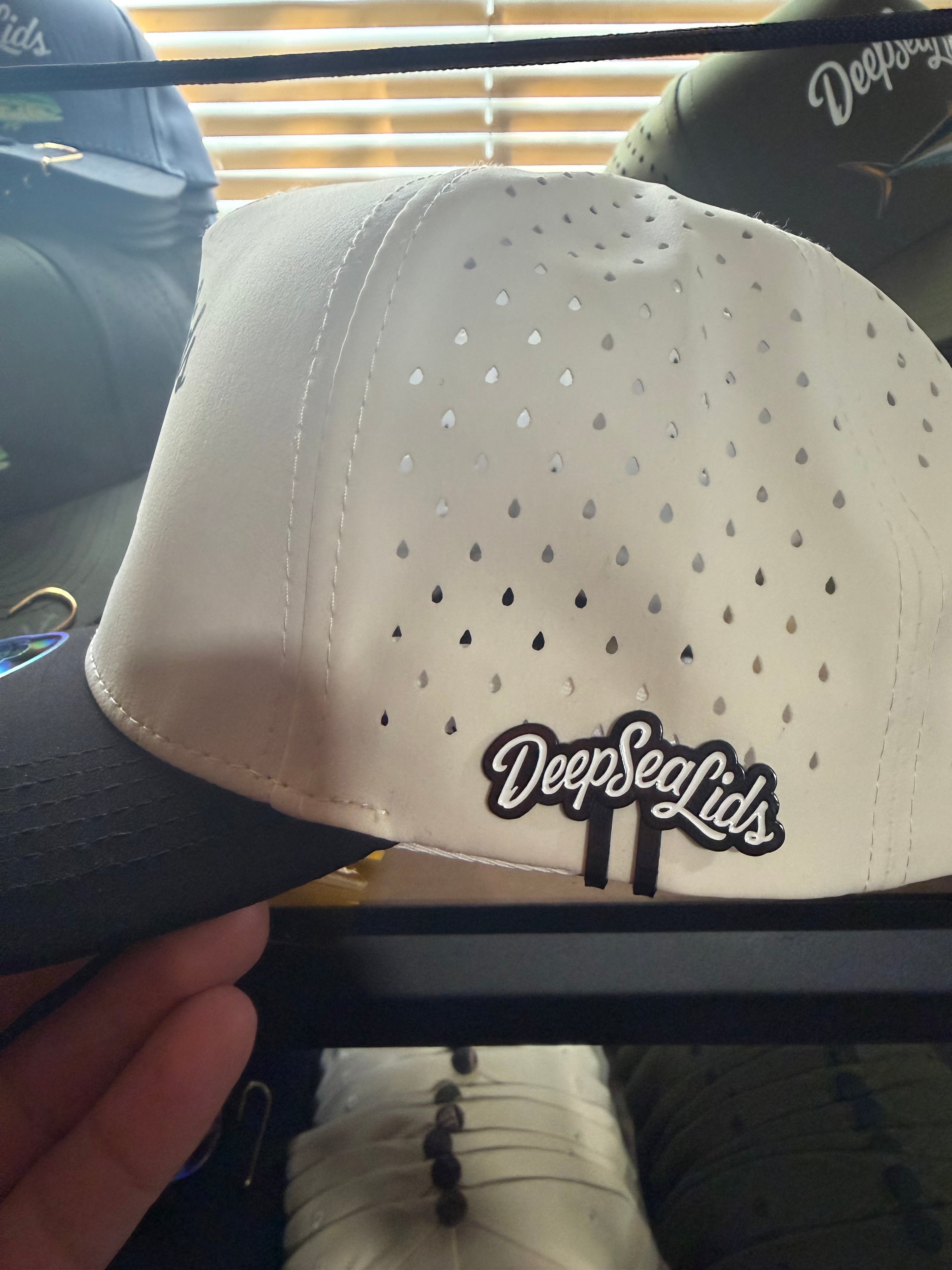 DeepSeaLids hat clip