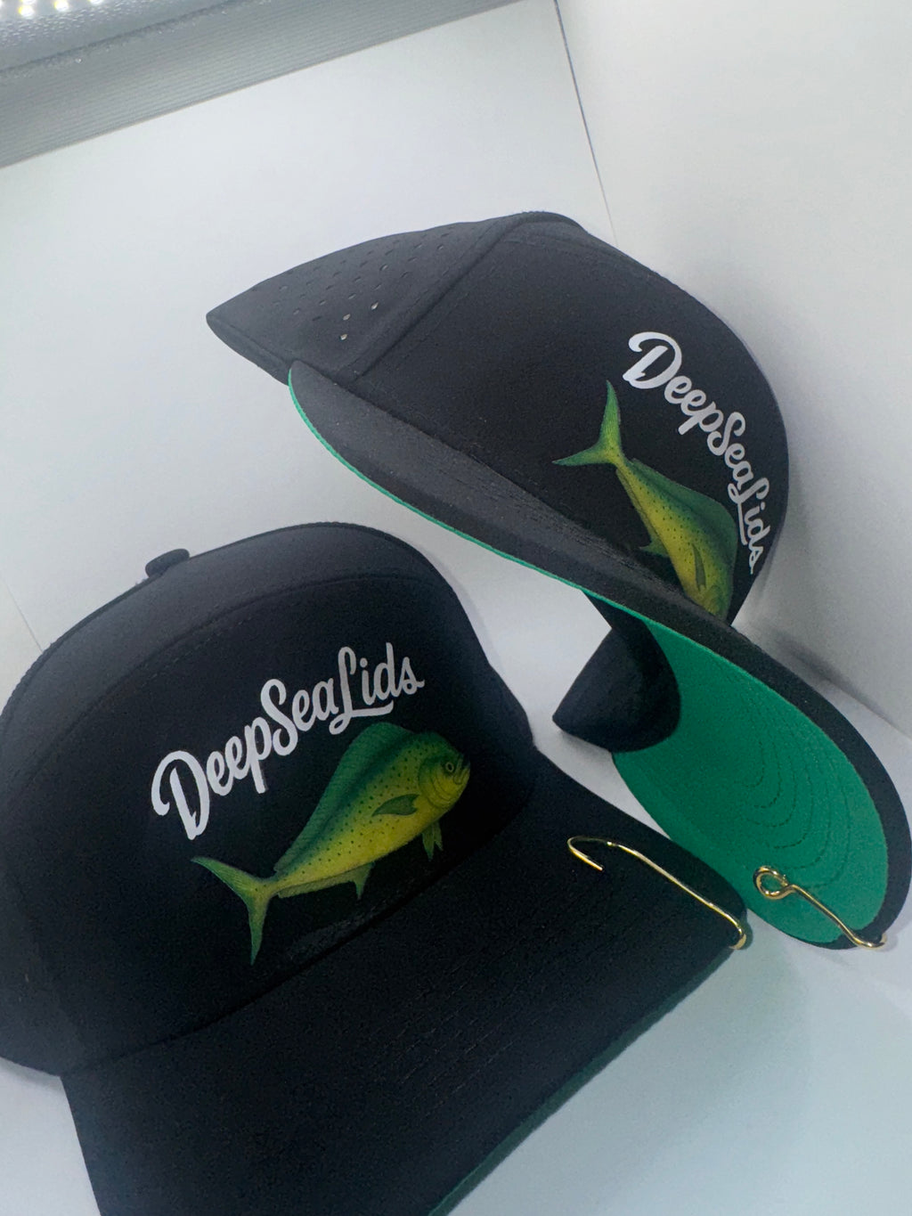 DeepSeaLids BLK/ Green under lid *Mahi-Mahi